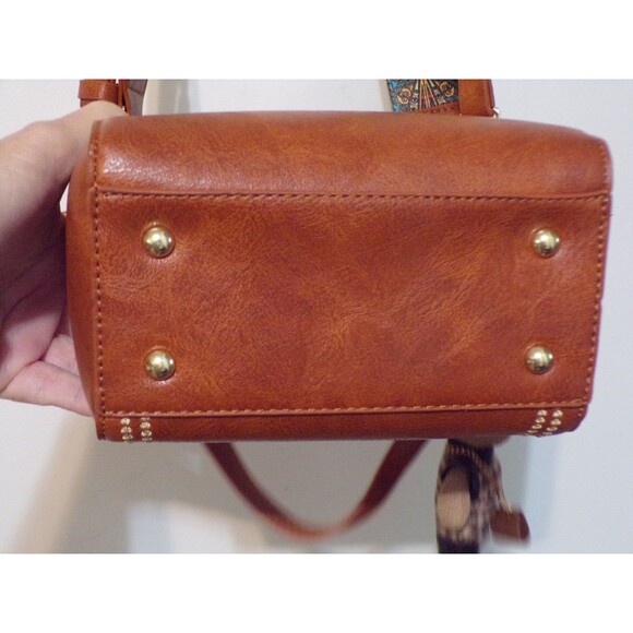 Vintage Bucket Brown Crossbody Purse w/3 Straps Gold Hardware & Bunny Key Chain - Picture 6 of 10